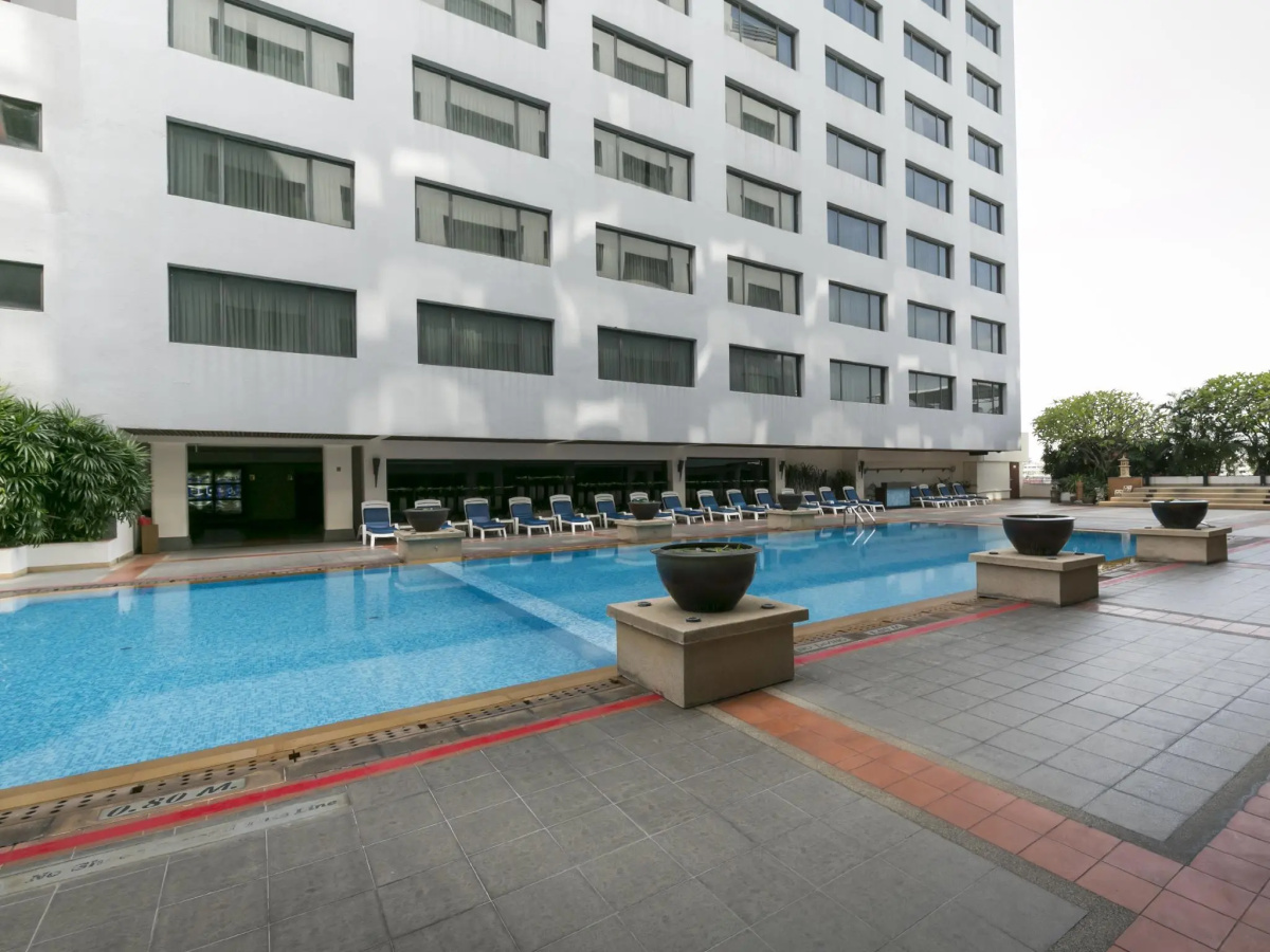 Twin Towers Hotel