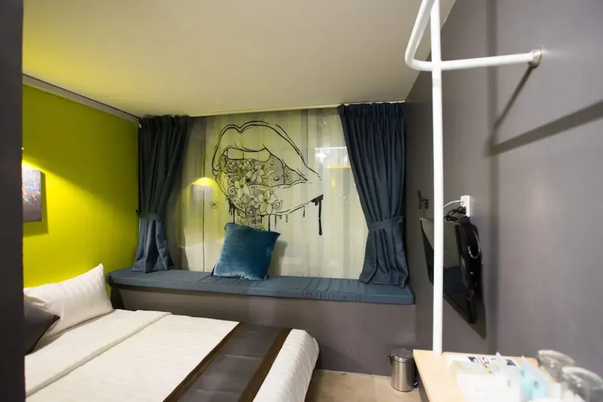 White Rabbit Hostel - Adults Only
