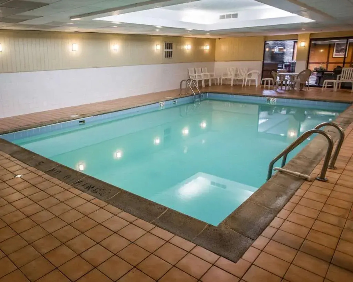 Comfort Suites Oakbrook Terrace near Oakbrook Center