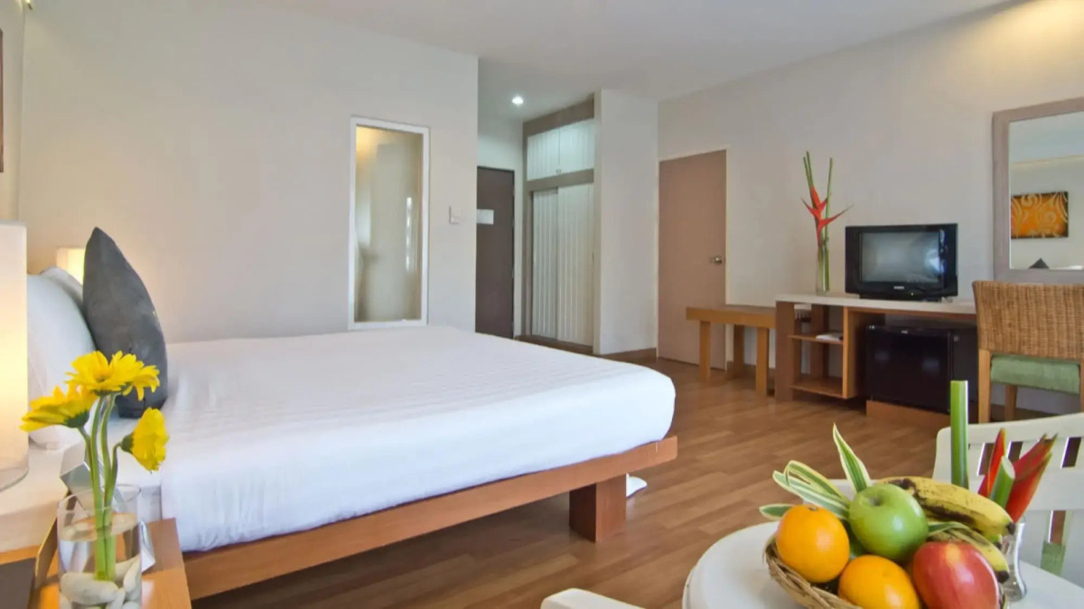 Отель Palmyra Patong Resort