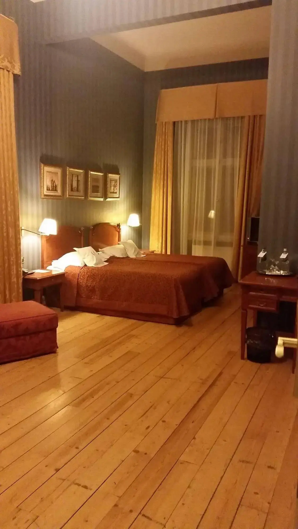 Отель The Benjamin House