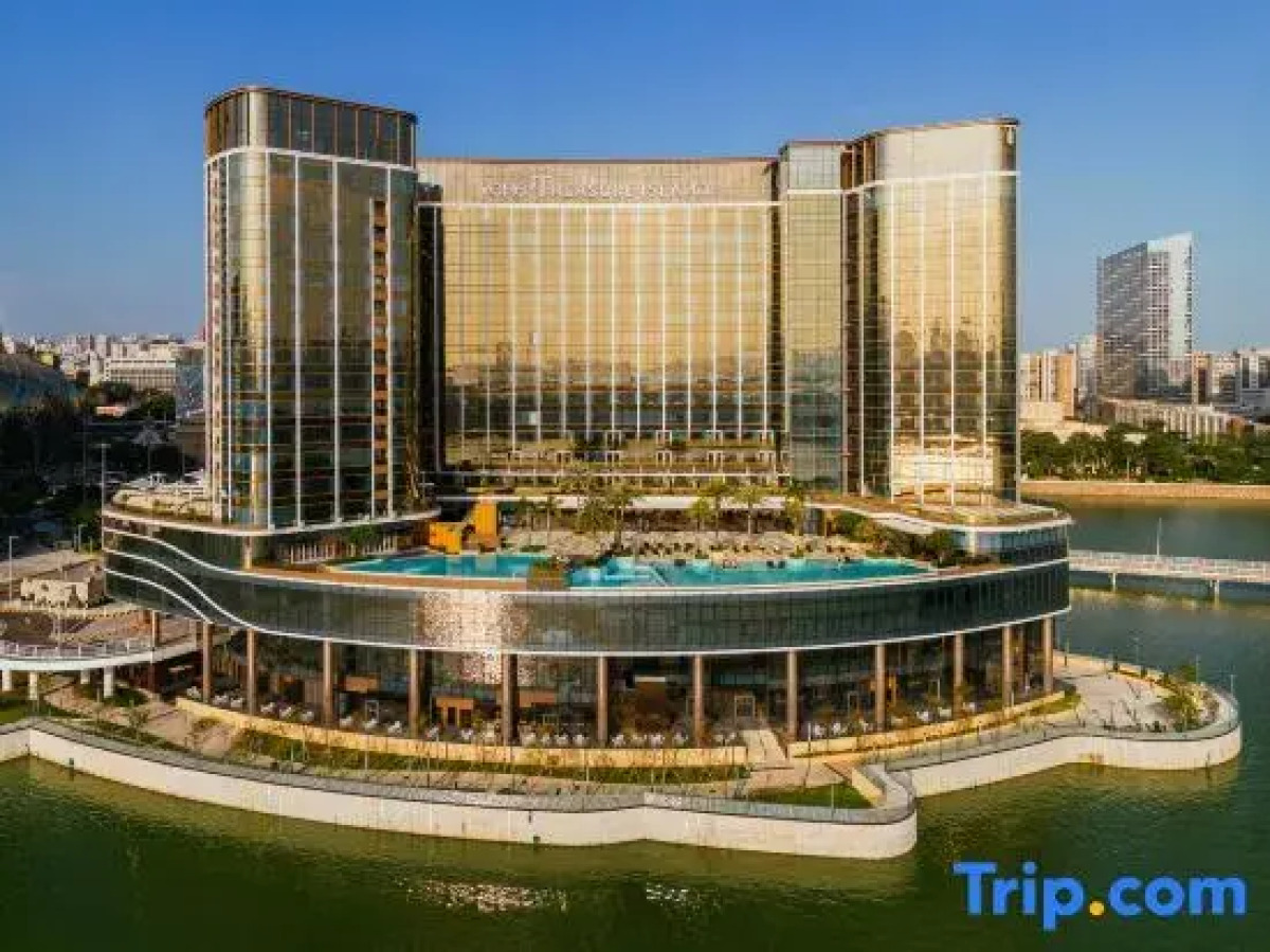 YOHO Treasure Island Hotel