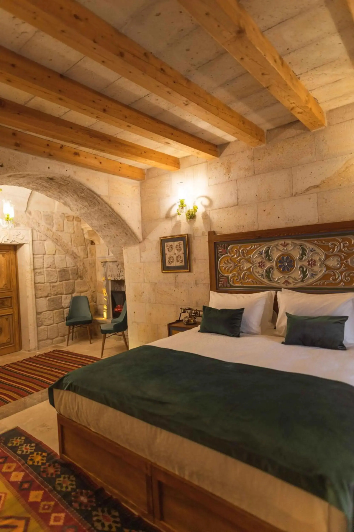 Solo Cave Suites