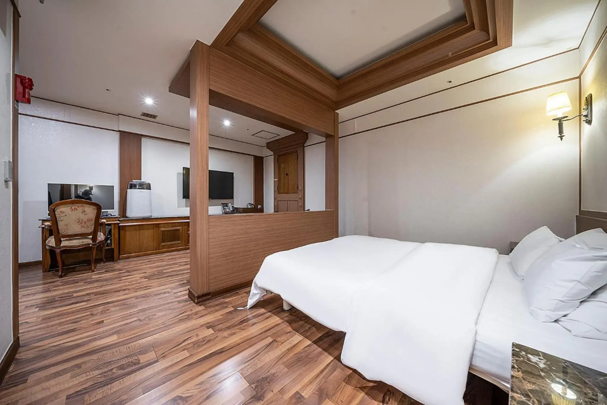 Отель The George Hotel