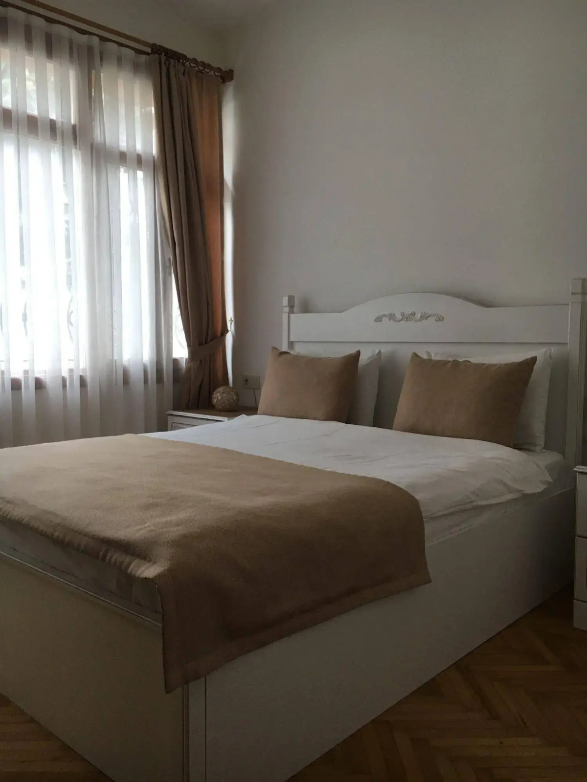 Old Town Deluxe Flats