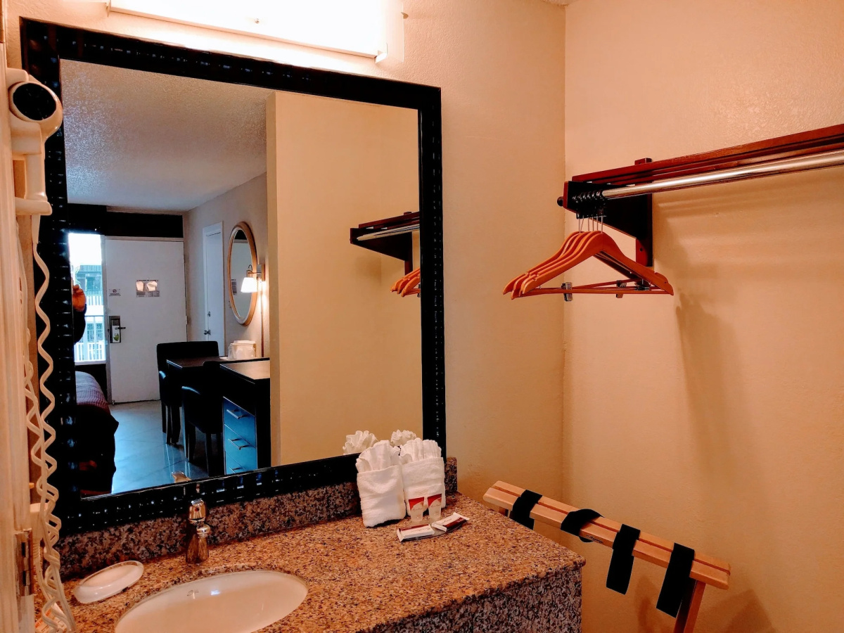Red Carpet Inn Airport and Cruise Port Hotel Fort Lauderdale
