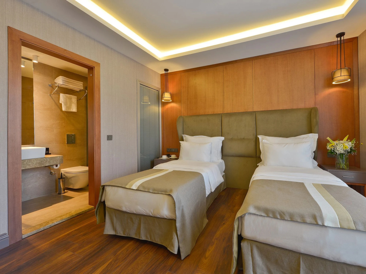 Blueway Hotel City