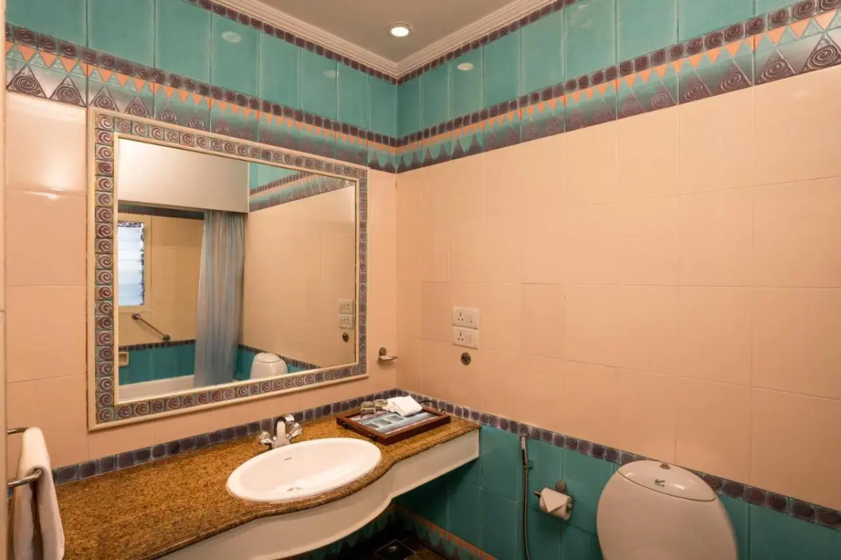 Coconut Grove Beach Resort