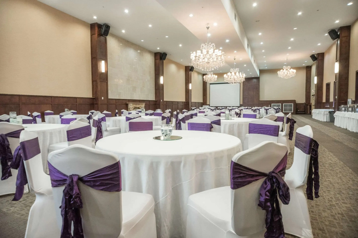 Sleep Inn & Suites and Conference Center Downtown