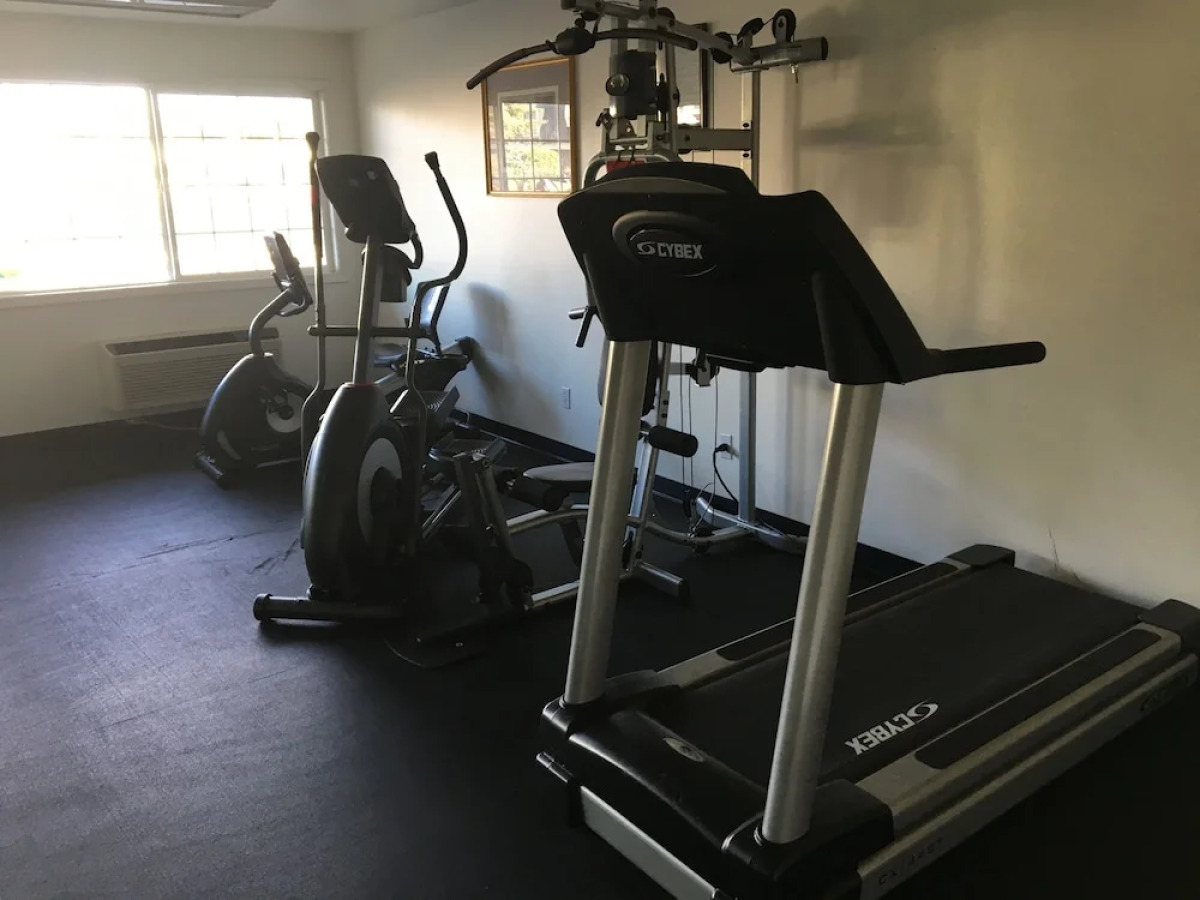 Econo Lodge Inn & Suites Central