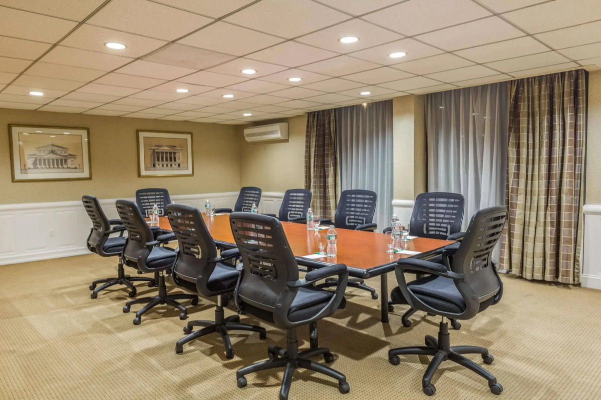 Wyndham Garden Hotel Newark Airport