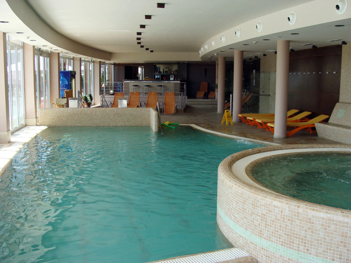 Hotel Golden Lake Resort