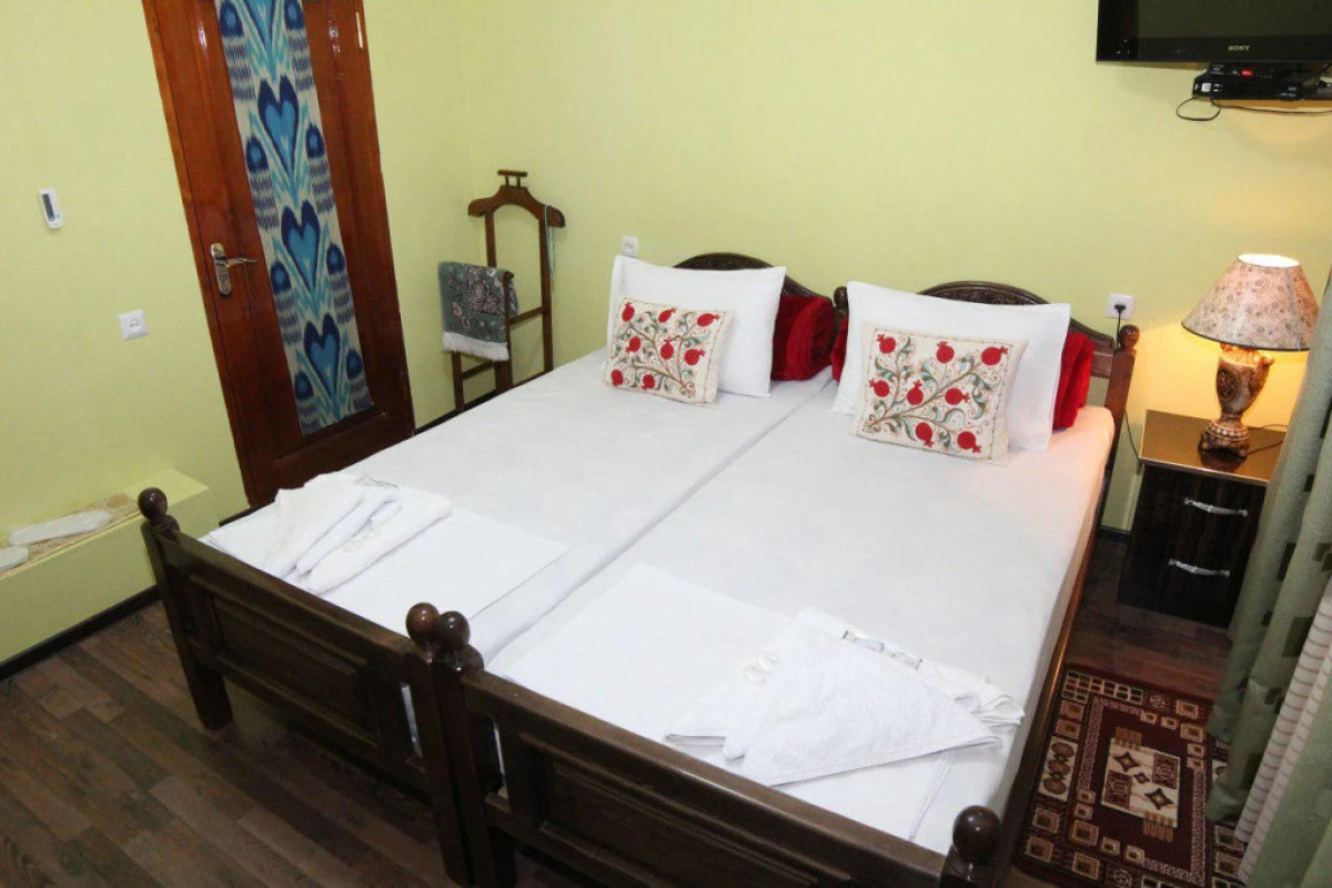 Al Mansur Guesthouse