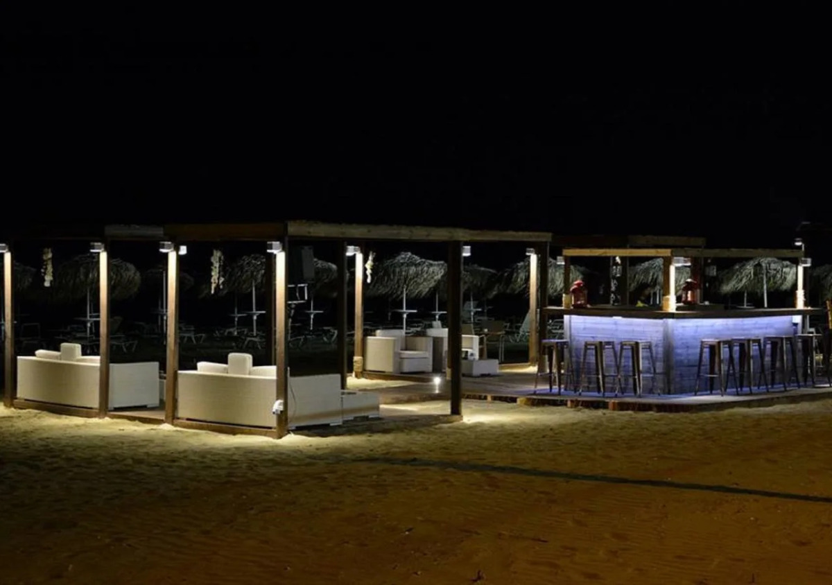 Mackenzie Beach Hotel & Apartments