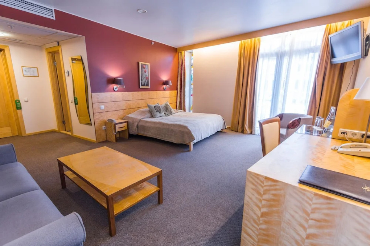 Royal Square Hotel & Suites