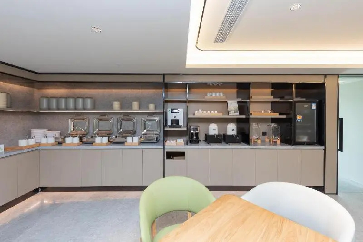 Ji Hotel (Shanghai Hailun Road Metro Station)