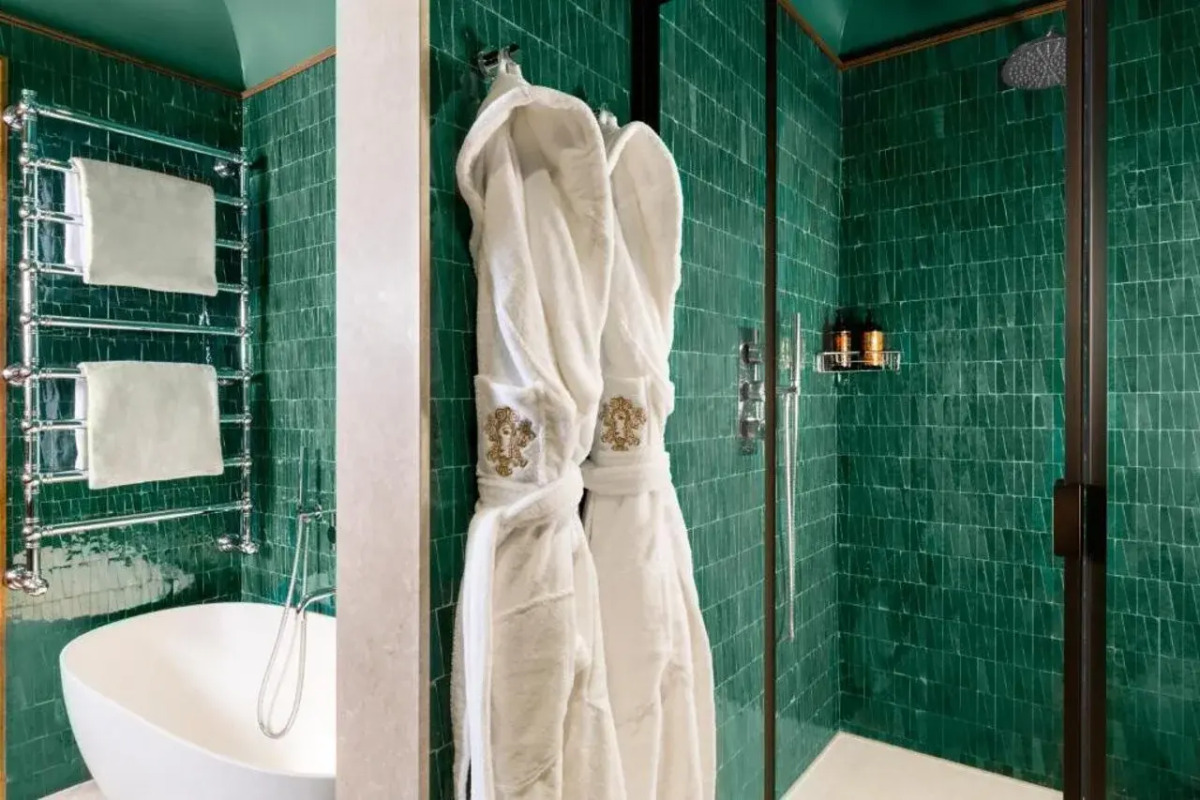 J And J Historic House Hotel