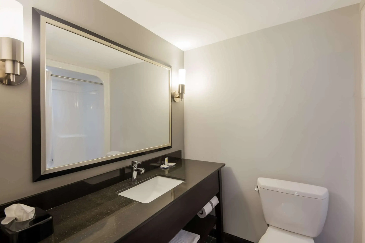 Clarion Pointe Downtown