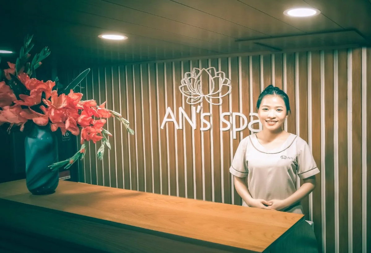 Happy Life Grand Hotel & Sky Bar