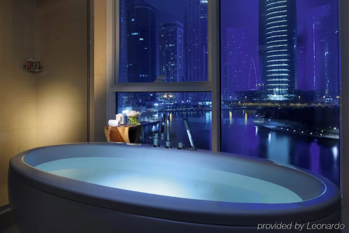 Mövenpick Jumeirah Lakes Towers Hotel