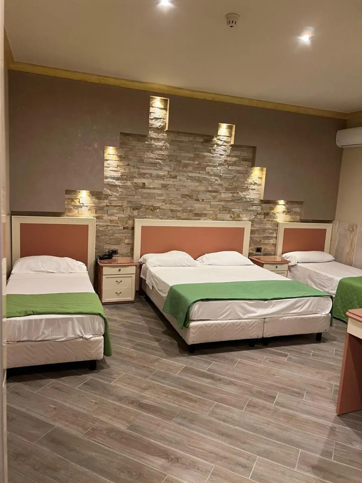 Hotel Iris