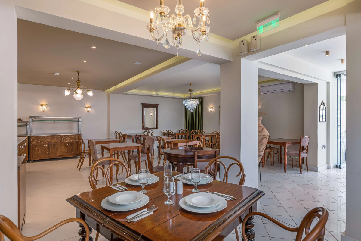 Nami Hotel & Suites