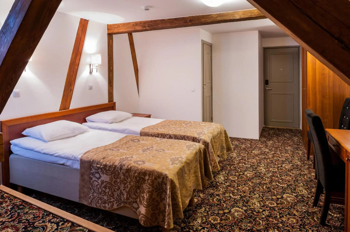 Отель Three Crowns Residents