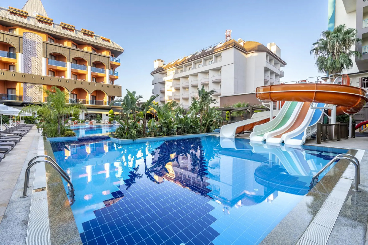 Hotel Orange Palace Side