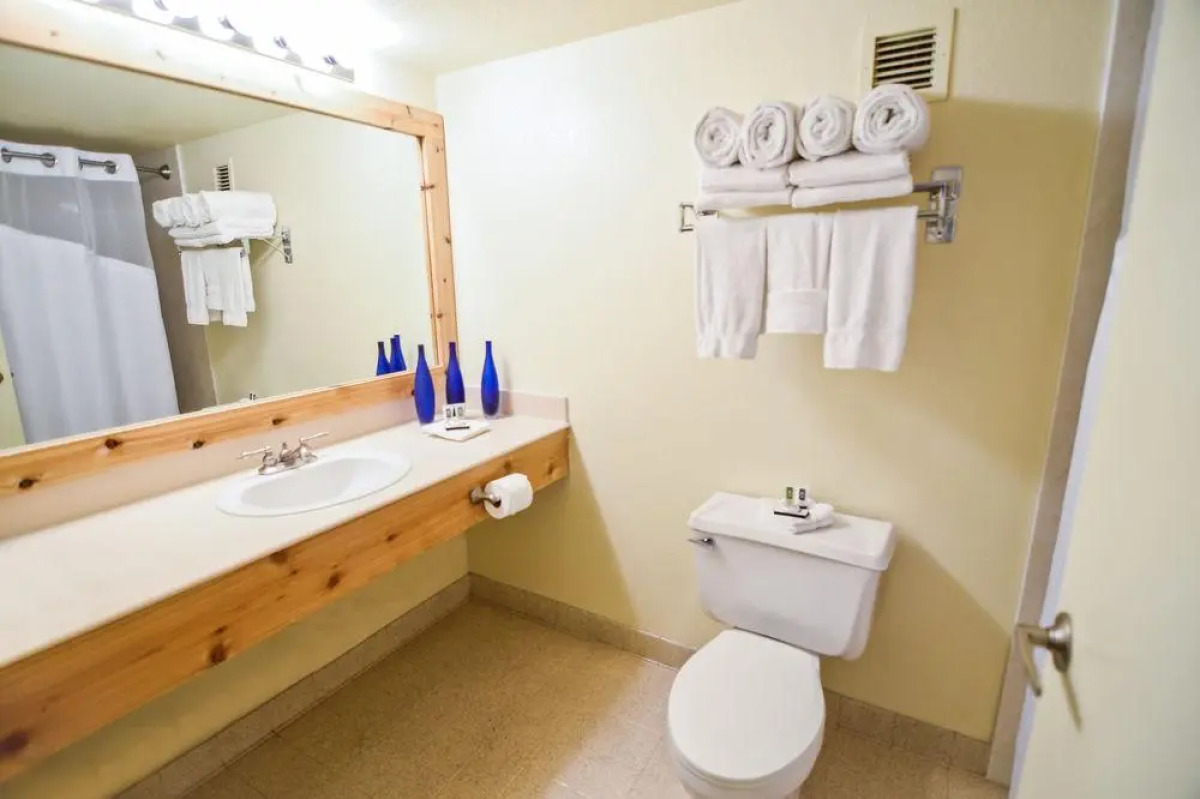 OYO Hotel & Casino (formerly Hooters Casino Hotel)