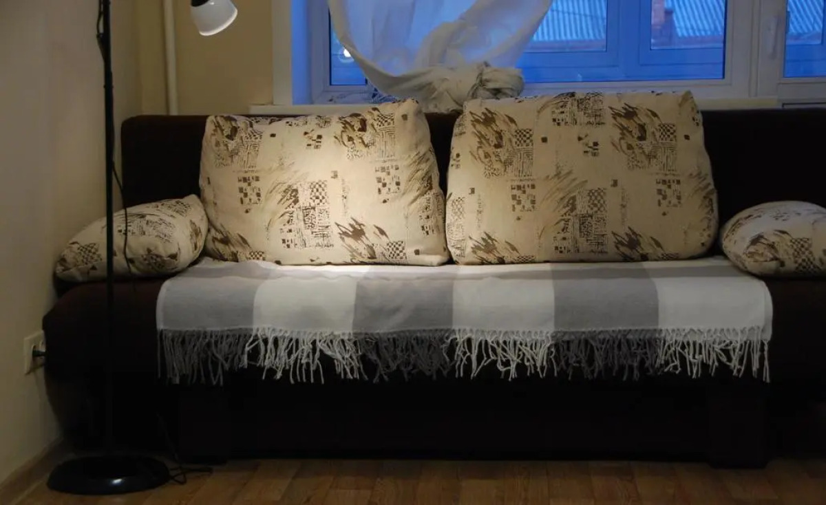 Диван и Чемодан на ул. Дуси Ковальчук, 260