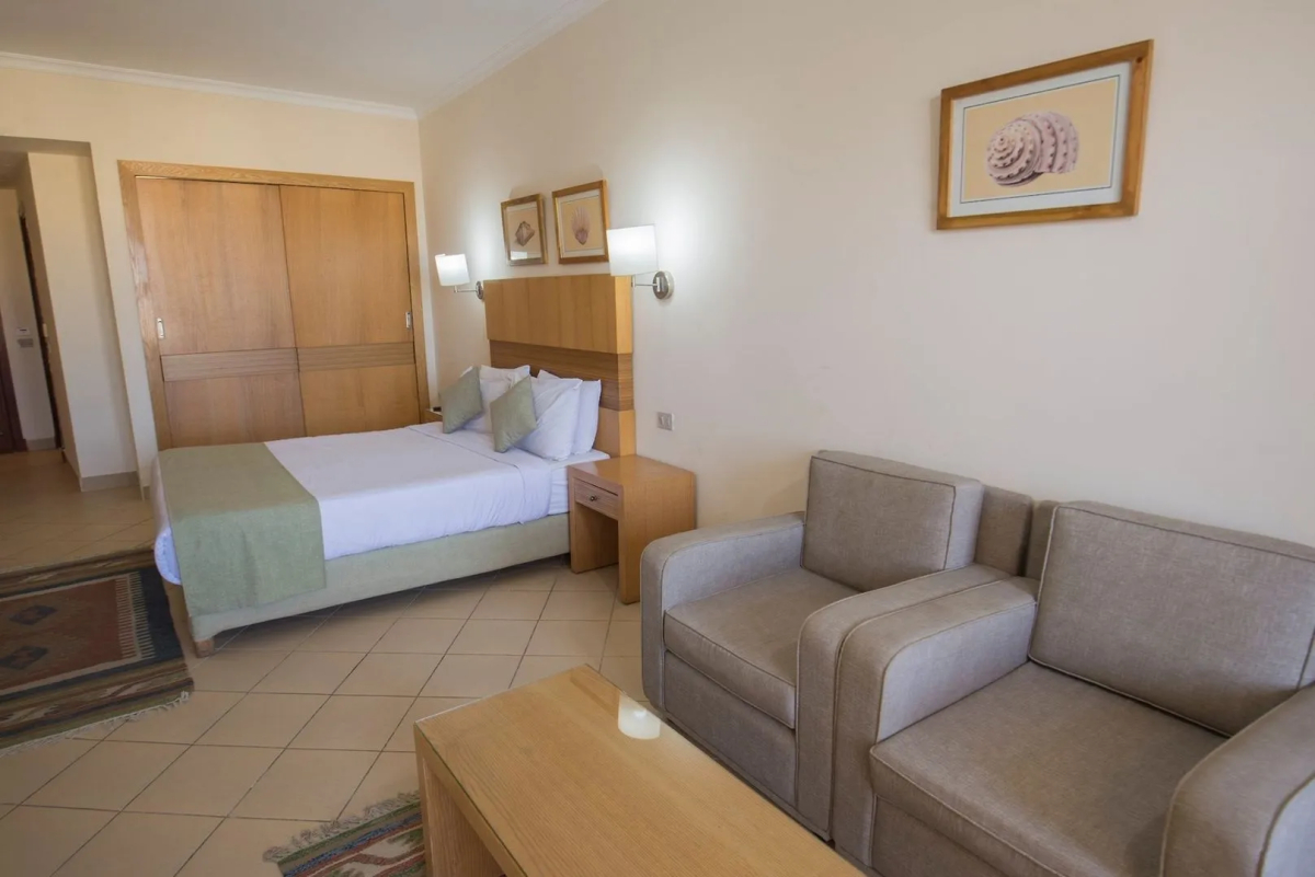 Eagles Downtown Zahabia & Beach Resort