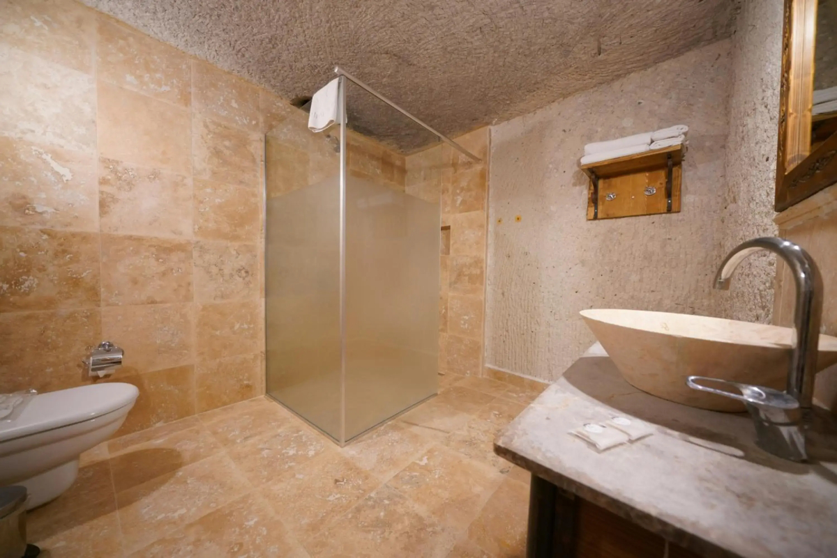 Elite Cave Suites