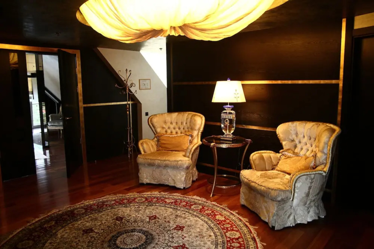 Royal Square Hotel & Suites