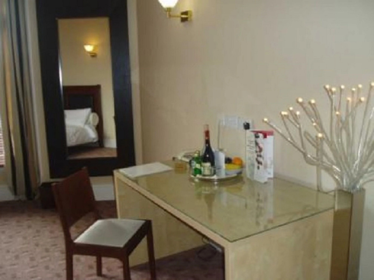 Devonshire House Hotel