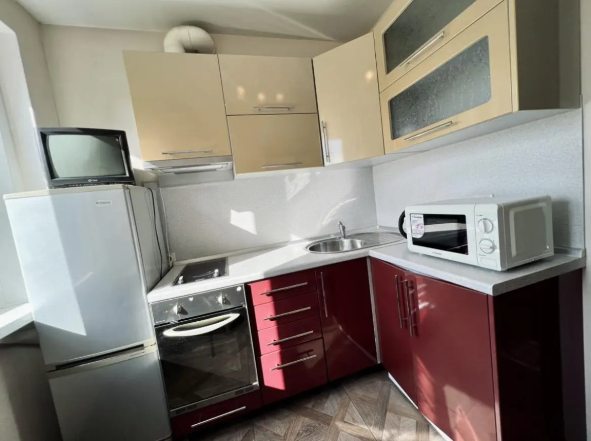 Диван и Чемодан на пр-кте Красный, 100/1