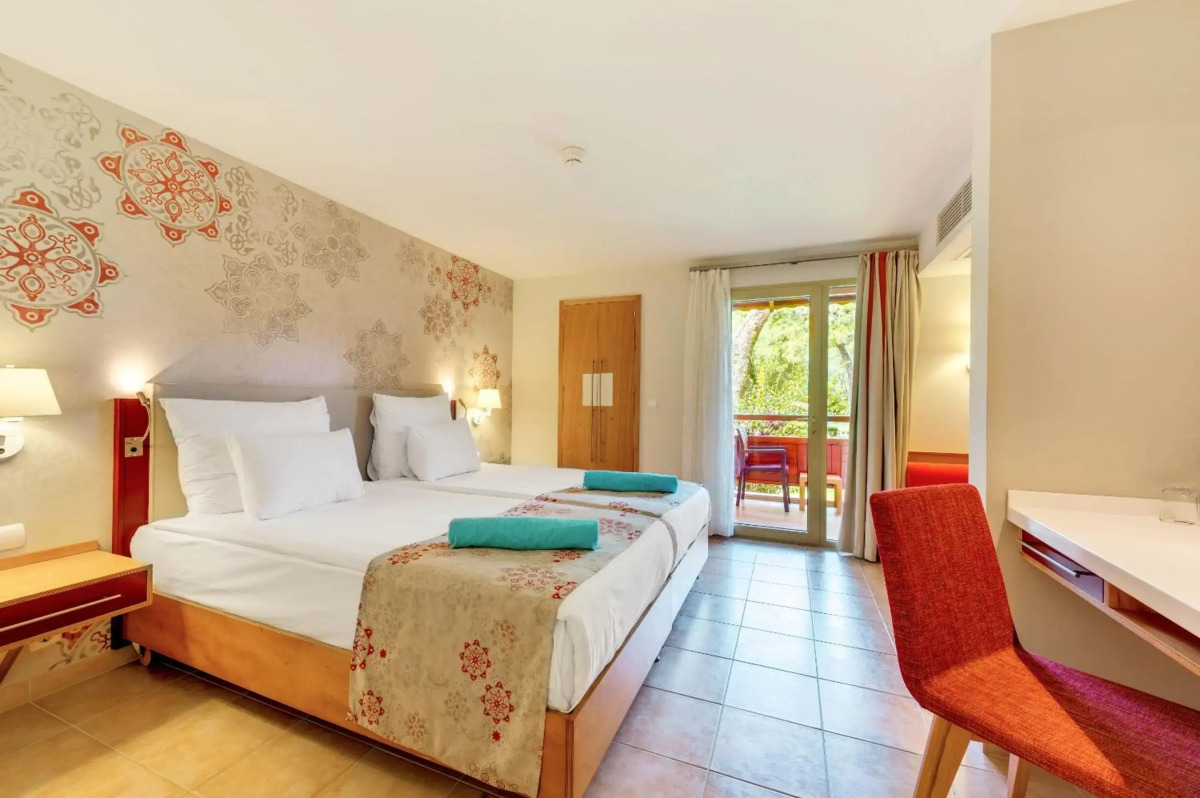 Robinson Camyuva - Adults only