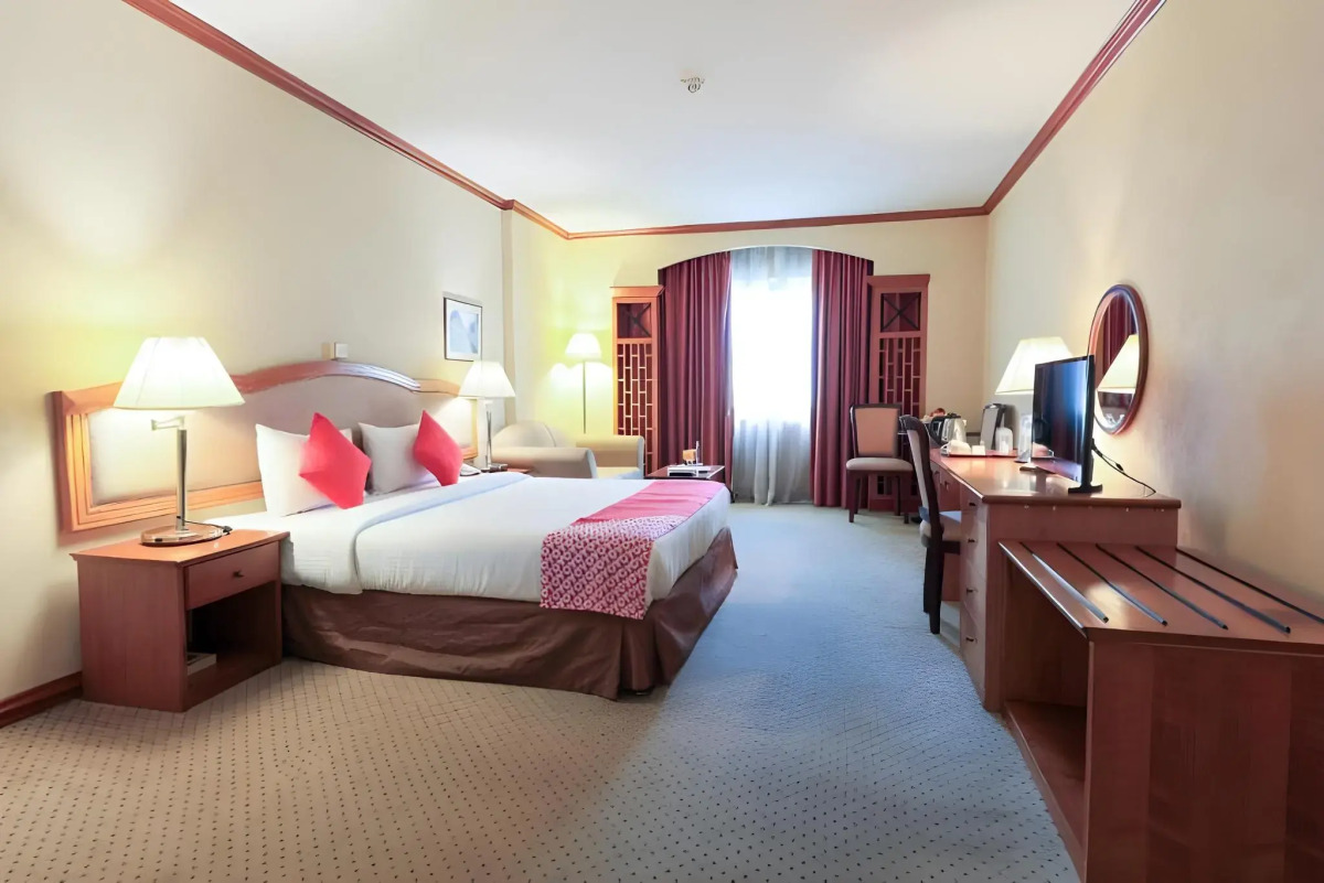 Отель The George Hotel