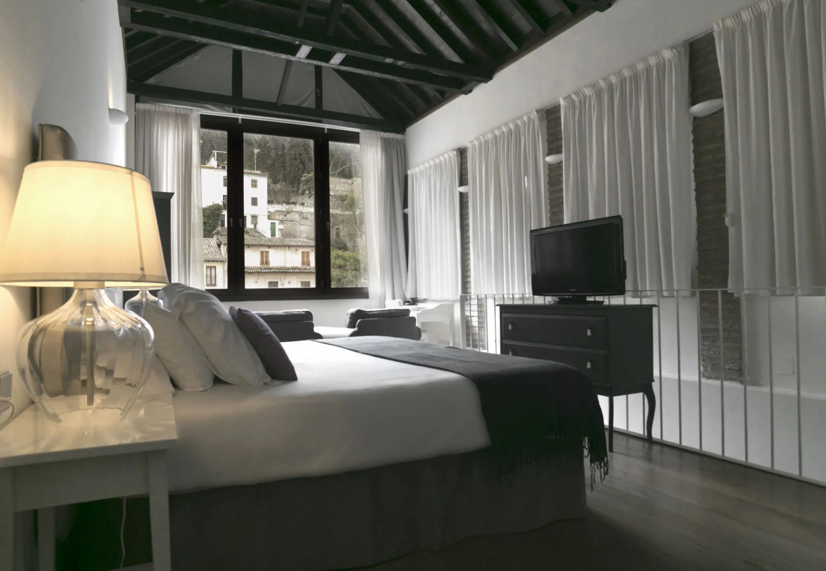 Shine Albayzín Hotel