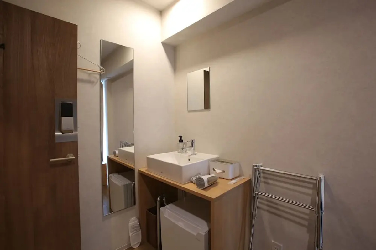 OHWA hostel minowa station