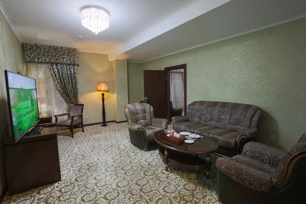 Отель Zargaron Plaza