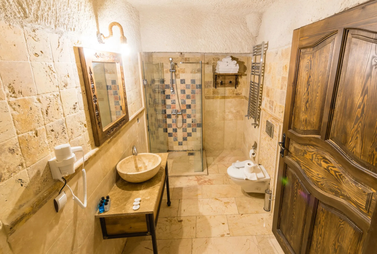 Elite Cave Suites