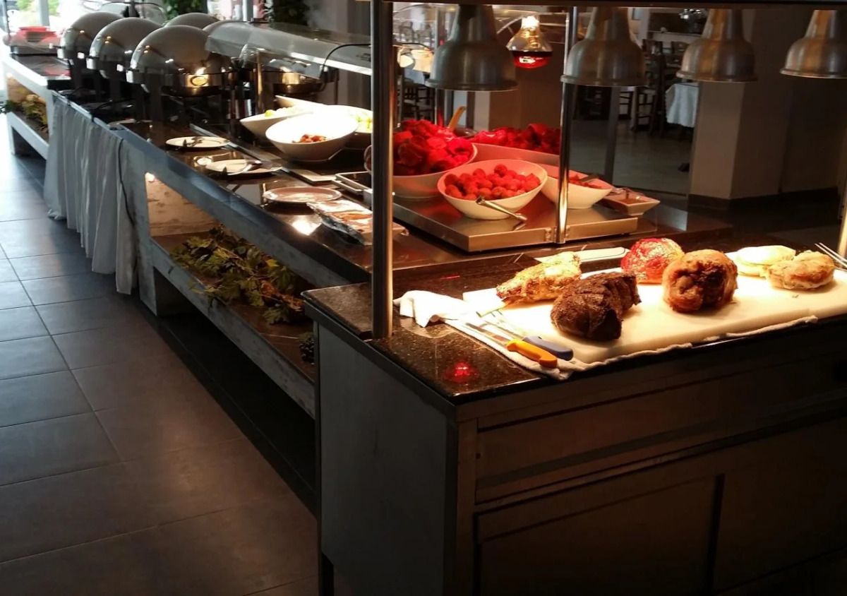 Mackenzie Beach Hotel & Apartments