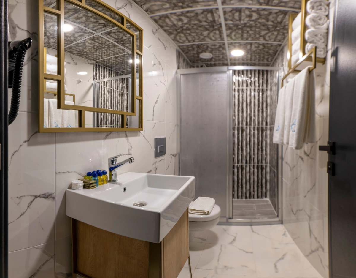 Fly And Stay Airport Hotel