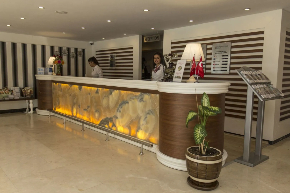 Best Western Plus Khan Hotel