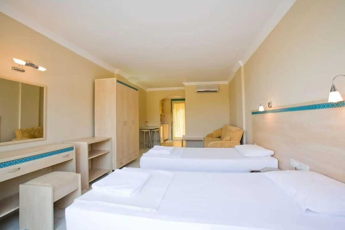 Отель Siesta Beach & Apart