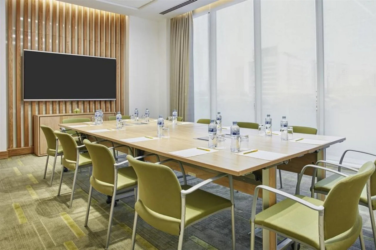 Hilton Garden Inn Dubai, Mall Avenue