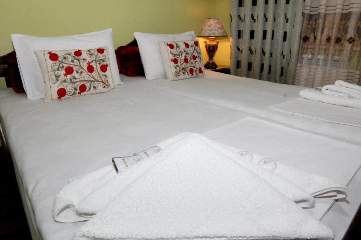 Al Mansur Guesthouse