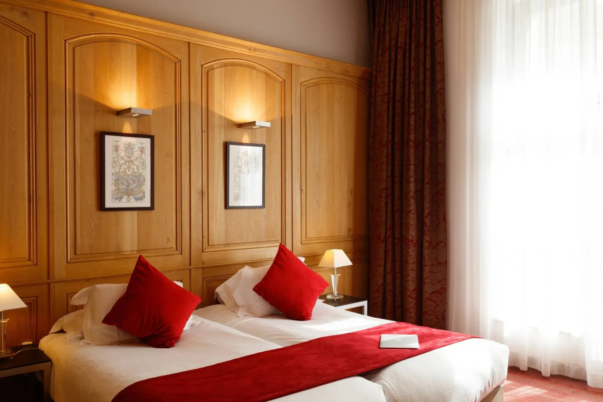 Hotel de Bourgtheroulde, Autograph Collection