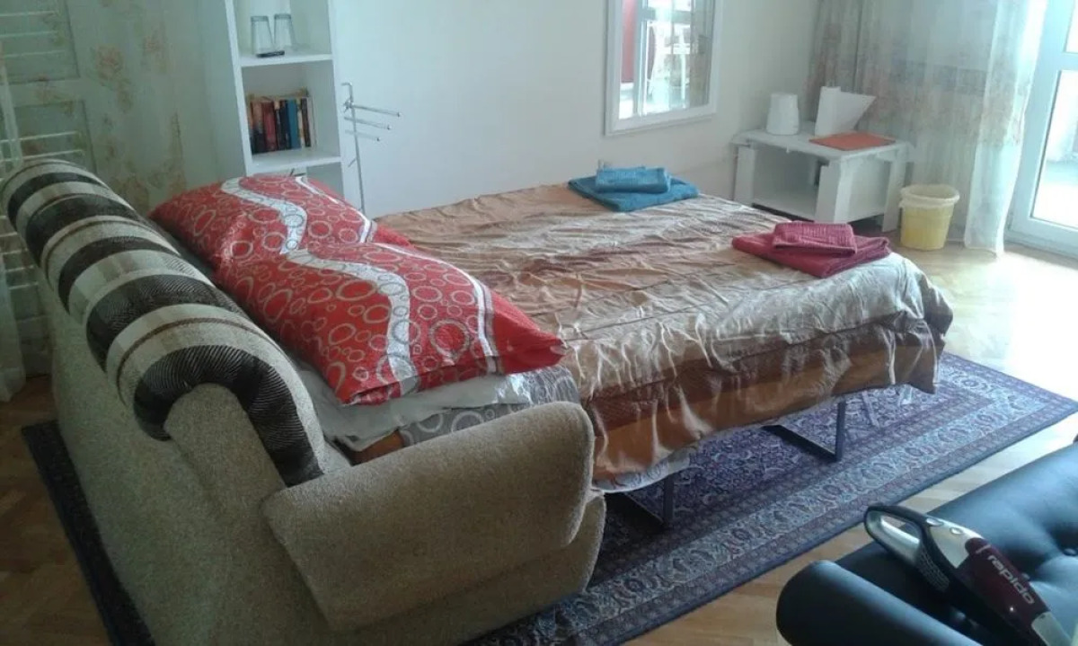 Apartment & Rooms House with Garden