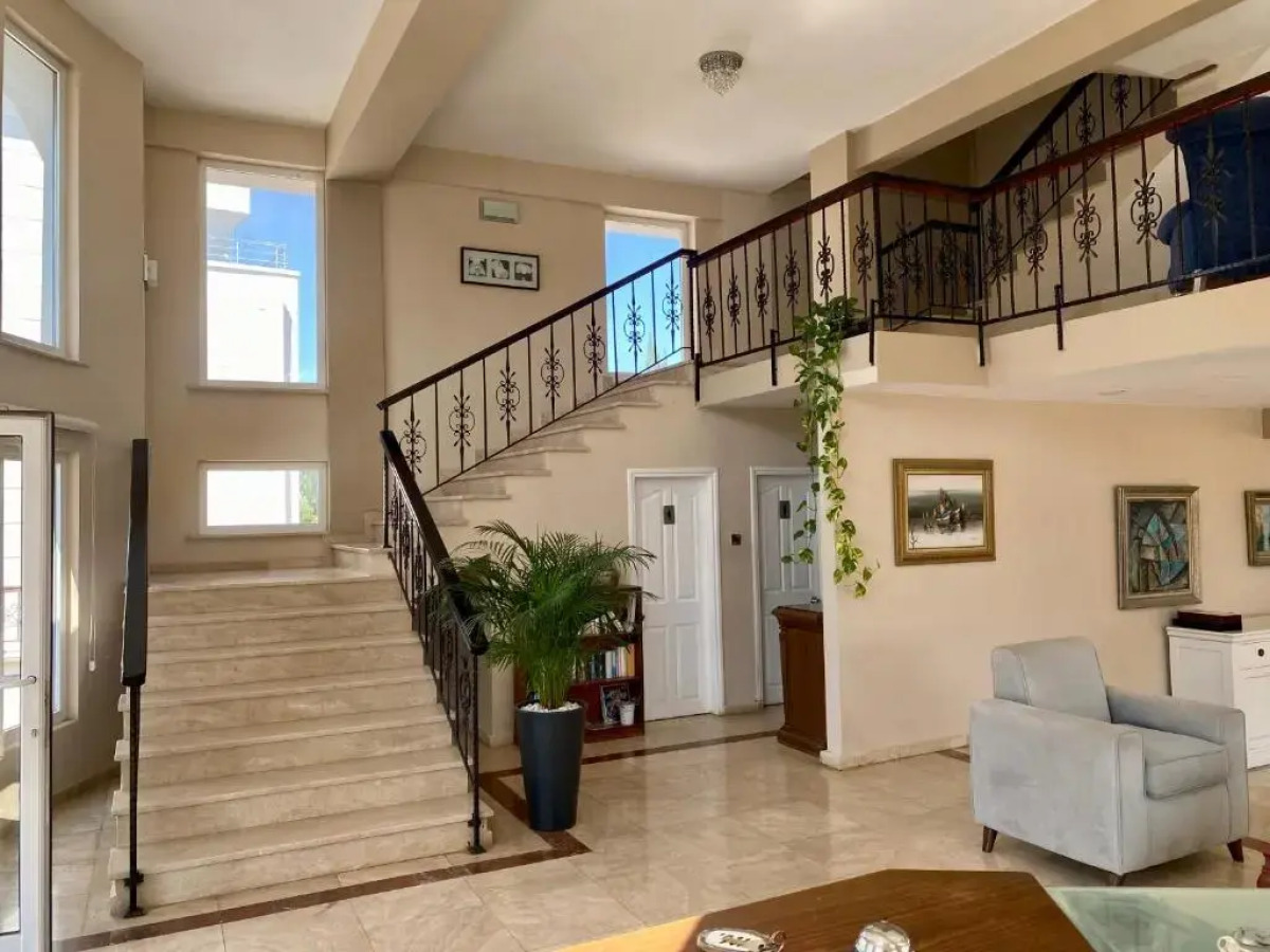 The Prince Inn Hotel & Villas